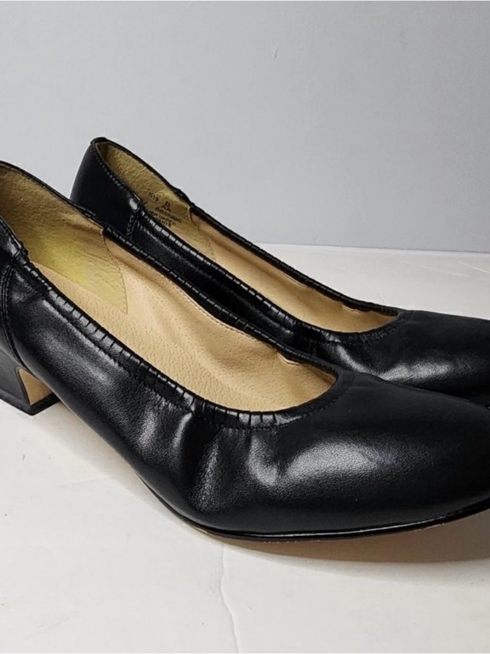 Naturalizer Women's Pump Size 5.5 Wide Low Block Heel Black Leather